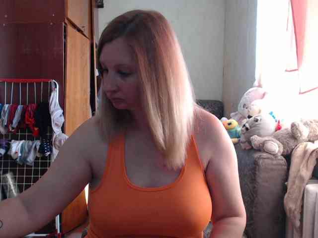 BustyBlondy webcam