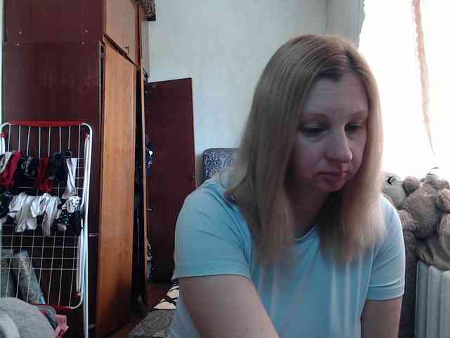 BustyBlondy webcam