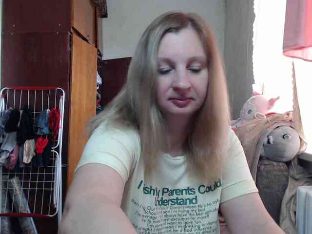 BustyBlondy webcam
