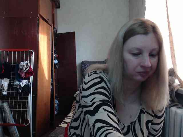 BustyBlondy webcam