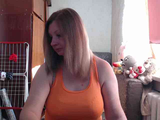 BustyBlondy webcam