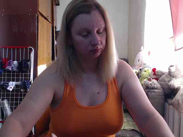 BustyBlondy webcam