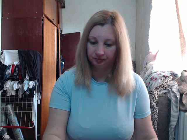 BustyBlondy webcam