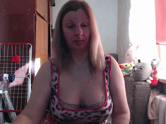 BustyBlondy webcam