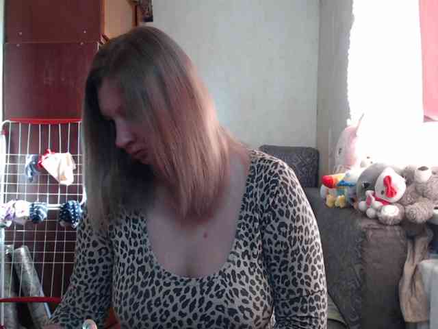 BustyBlondy webcam