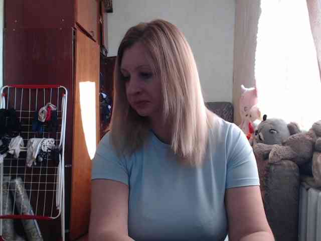 BustyBlondy webcam