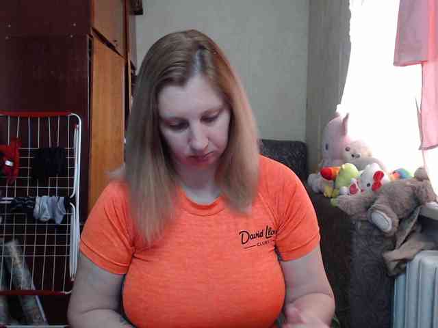 BustyBlondy webcam