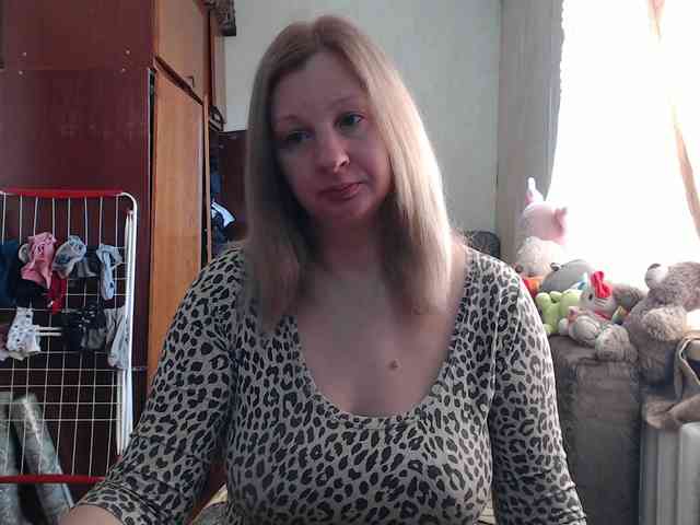 BustyBlondy webcam