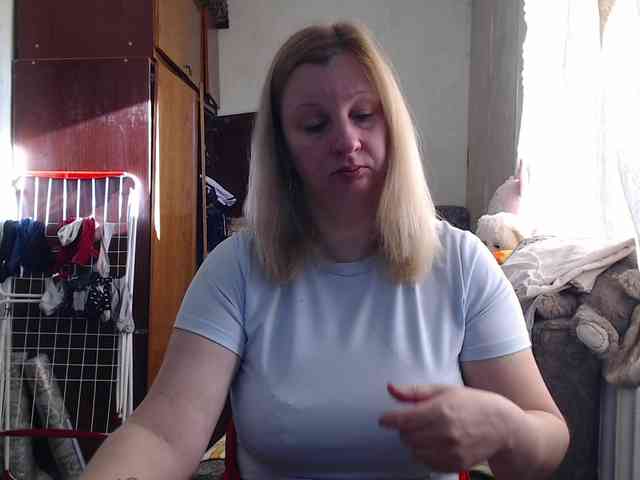 BustyBlondy webcam