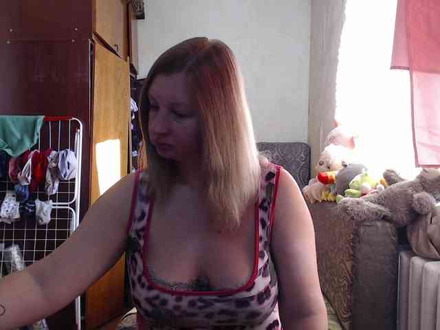 BustyBlondy webcam
