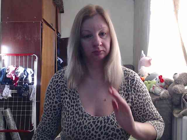 BustyBlondy webcam