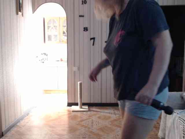 BustyBlondy