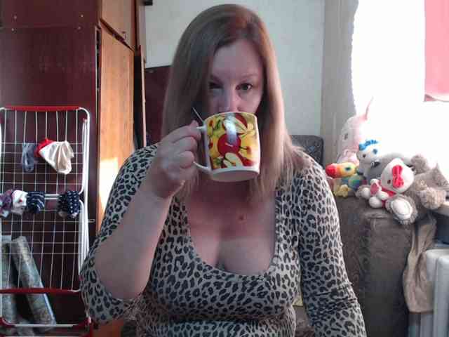 BustyBlondy webcam