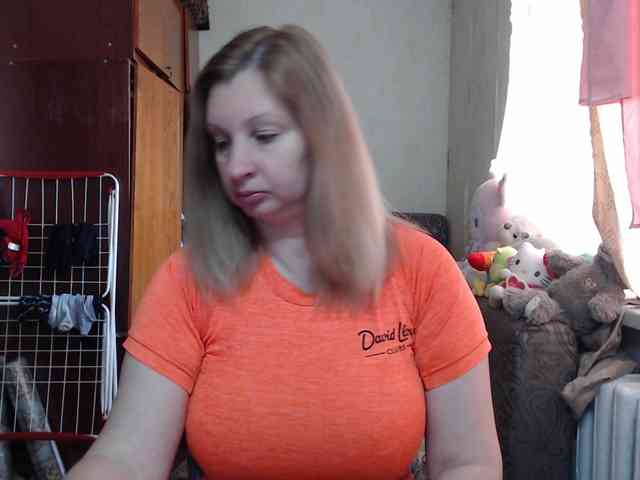 BustyBlondy webcam