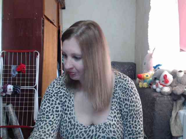 BustyBlondy webcam