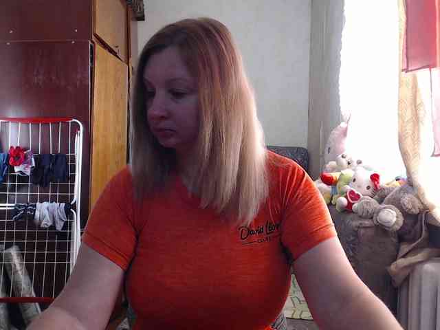 BustyBlondy webcam