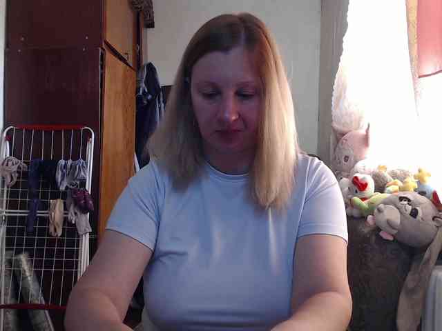 BustyBlondy webcam