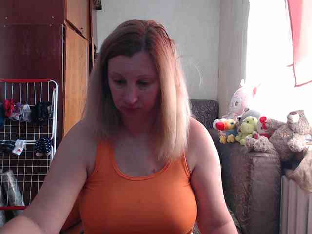 BustyBlondy webcam