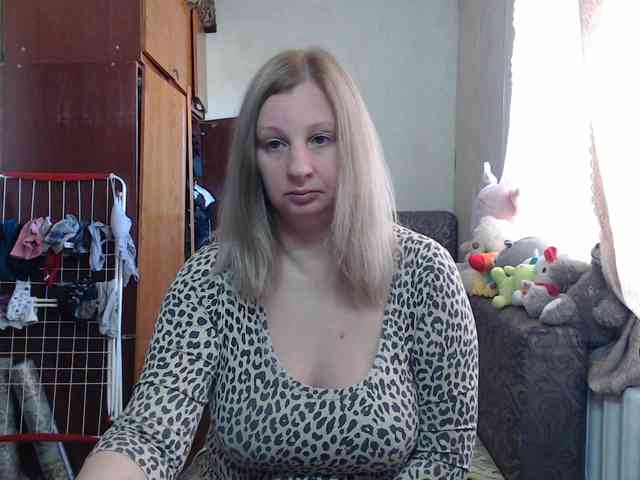 BustyBlondy webcam
