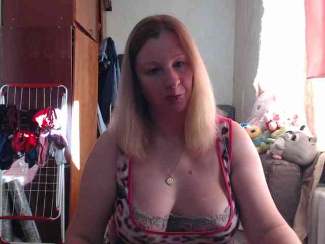 Model: BustyBlondy