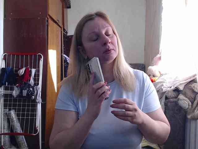 BustyBlondy webcam