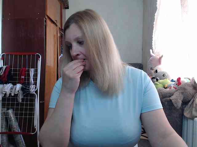 BustyBlondy webcam