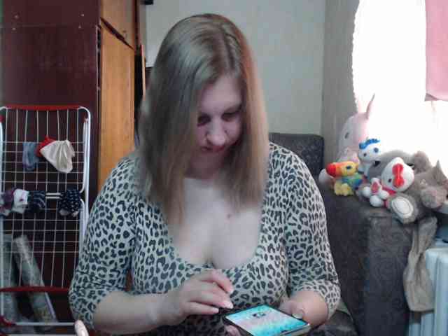 BustyBlondy webcam