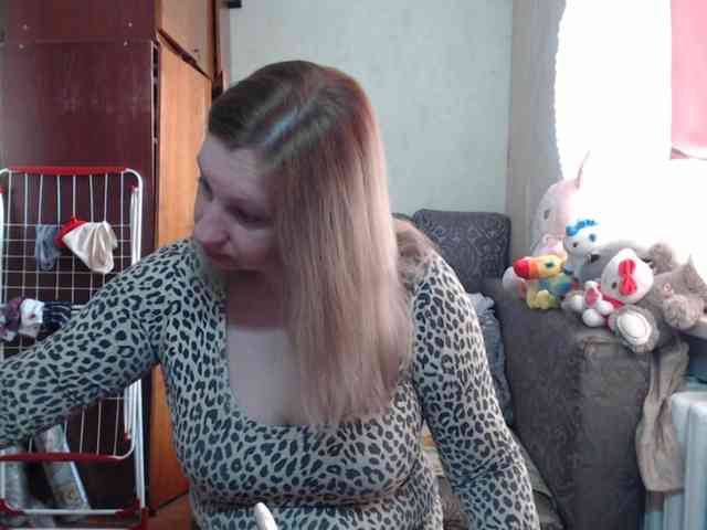 BustyBlondy webcam