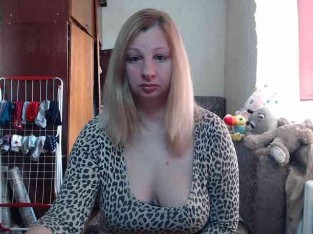 BustyBlondy webcam