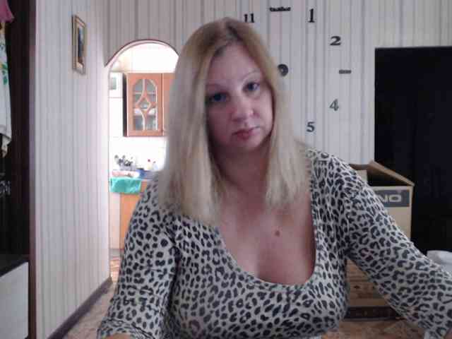 BustyBlondy webcam