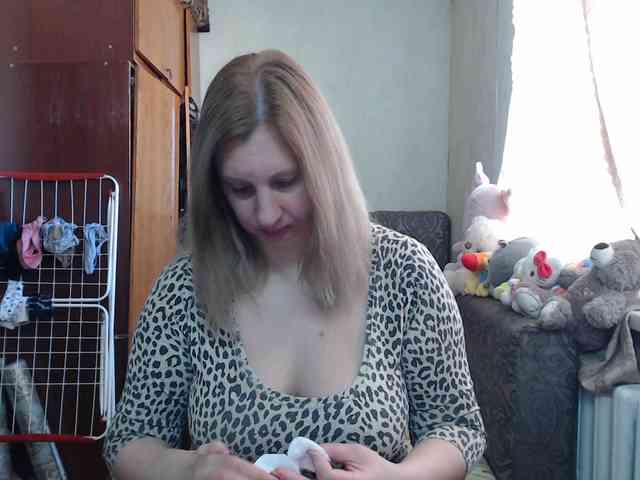 BustyBlondy webcam