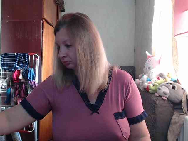 BustyBlondy webcam
