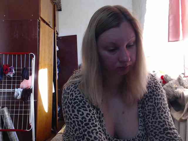 BustyBlondy webcam