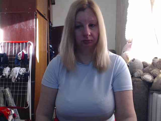 BustyBlondy webcam