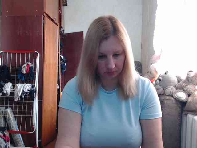BustyBlondy webcam