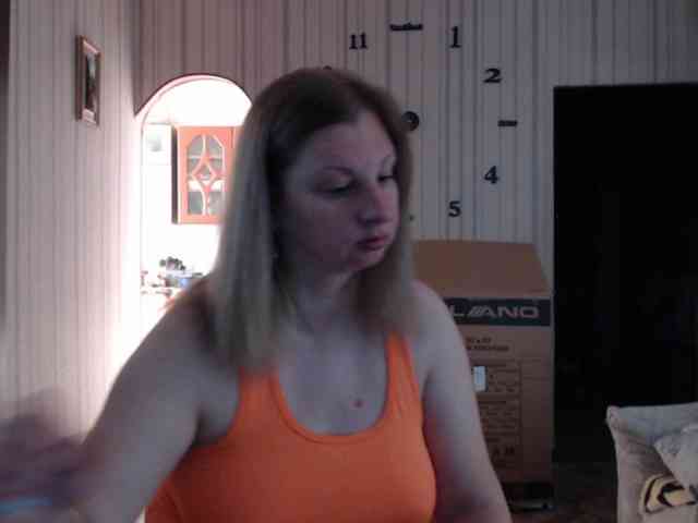 BustyBlondy webcam