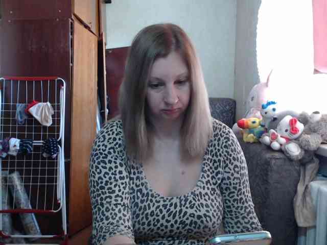 BustyBlondy webcam