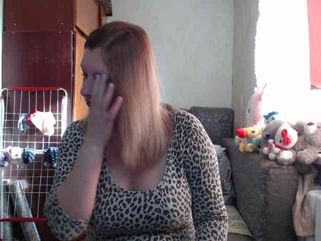 BustyBlondy webcam