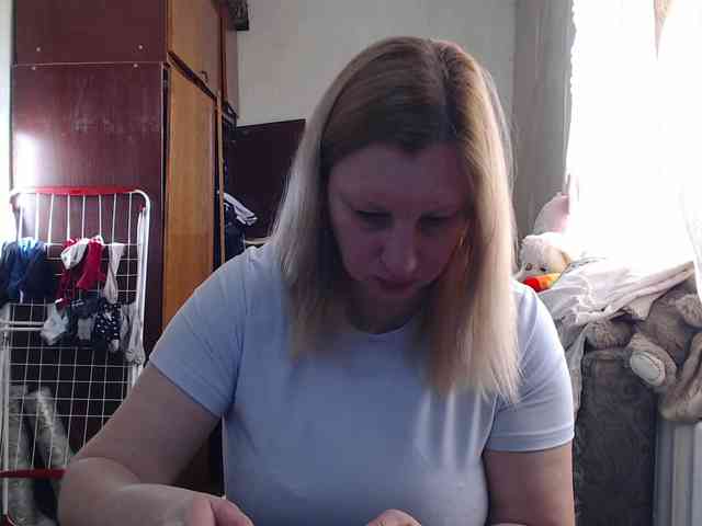 BustyBlondy webcam