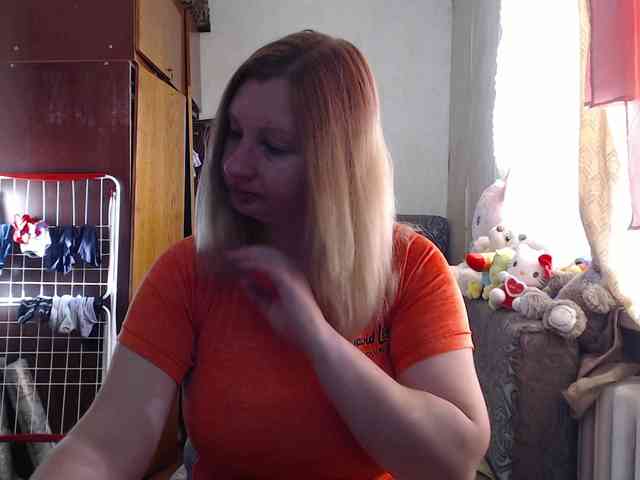 BustyBlondy webcam