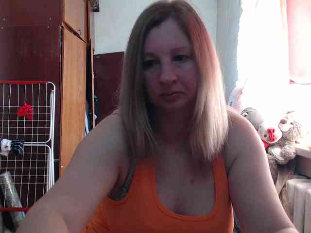 BustyBlondy webcam