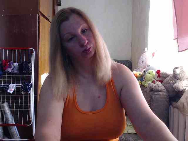 BustyBlondy webcam