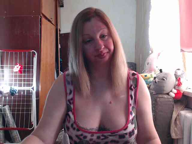 BustyBlondy