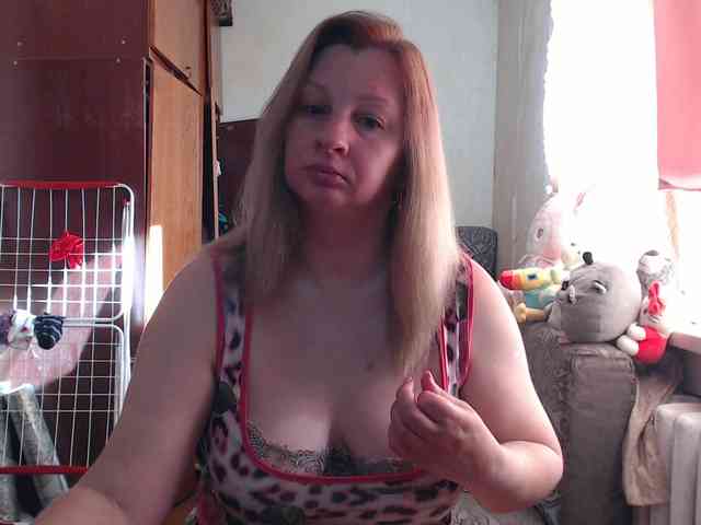 BustyBlondy webcam