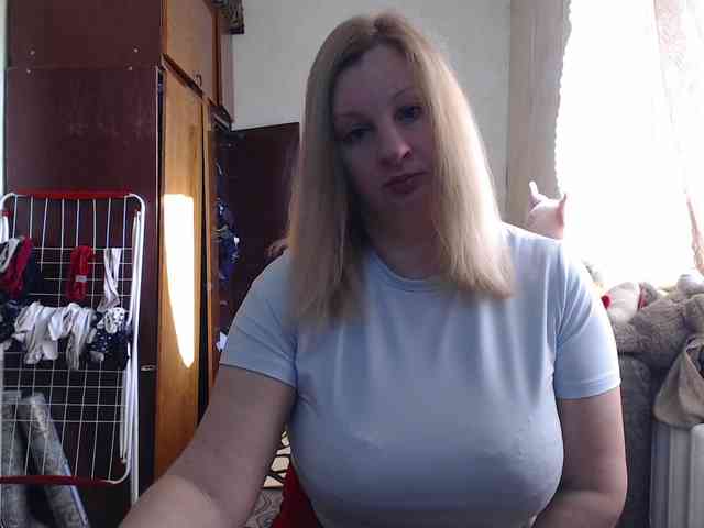 BustyBlondy webcam