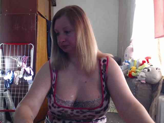 BustyBlondy webcam