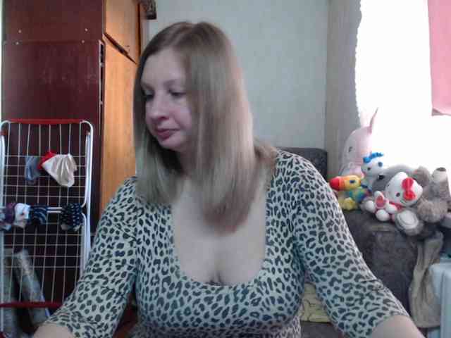 BustyBlondy webcam