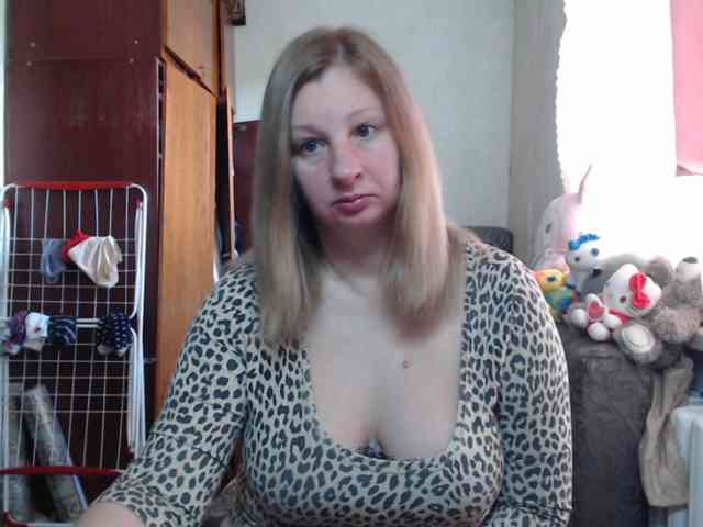 BustyBlondy webcam