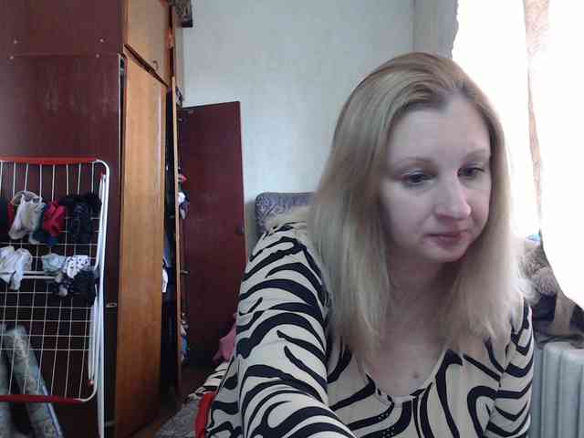 BustyBlondy webcam