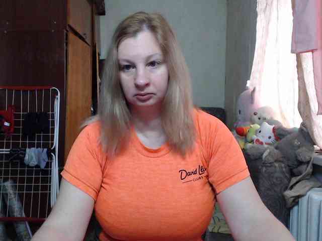 BustyBlondy webcam
